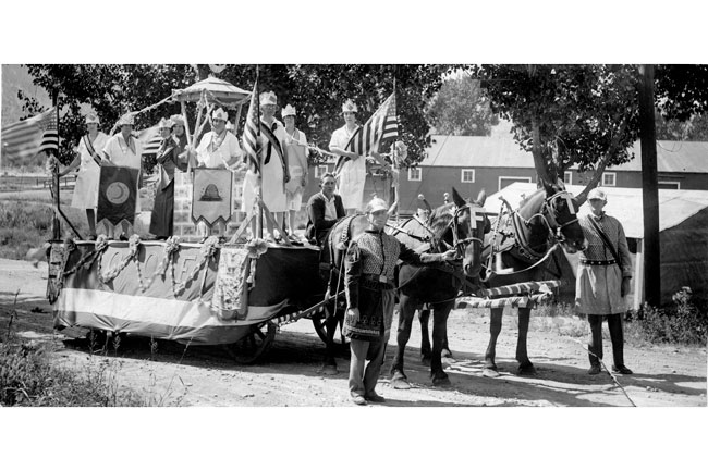 apple-pie-day-parade 1925, first place float at Apple Pie Day parade